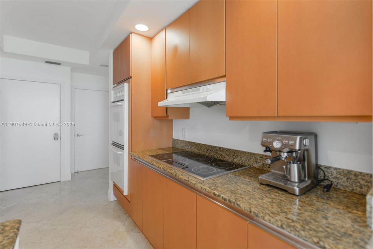 21050 Point Pl, Unit 702, Aventura, FL 33180 Photo
