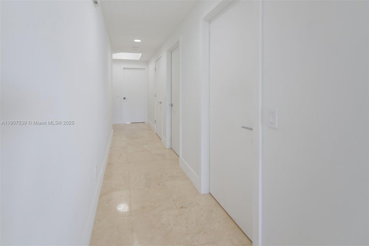 21050 Point Pl, Unit 702, Aventura, FL 33180 Photo