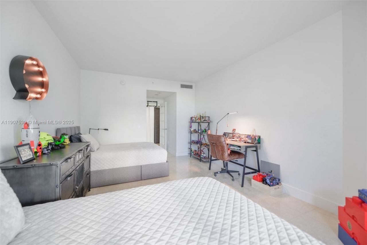 21050 Point Pl, Unit 702, Aventura, FL 33180 Photo