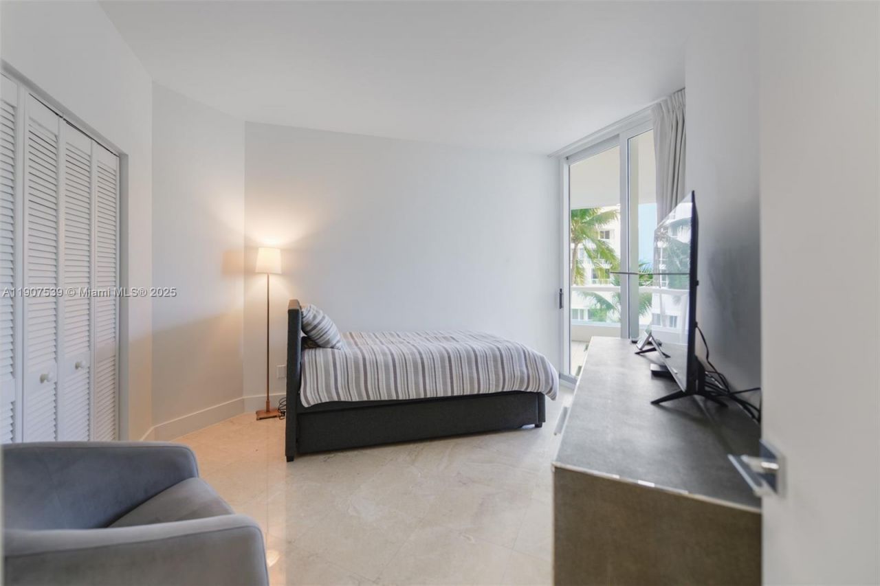 21050 Point Pl, Unit 702, Aventura, FL 33180 Photo