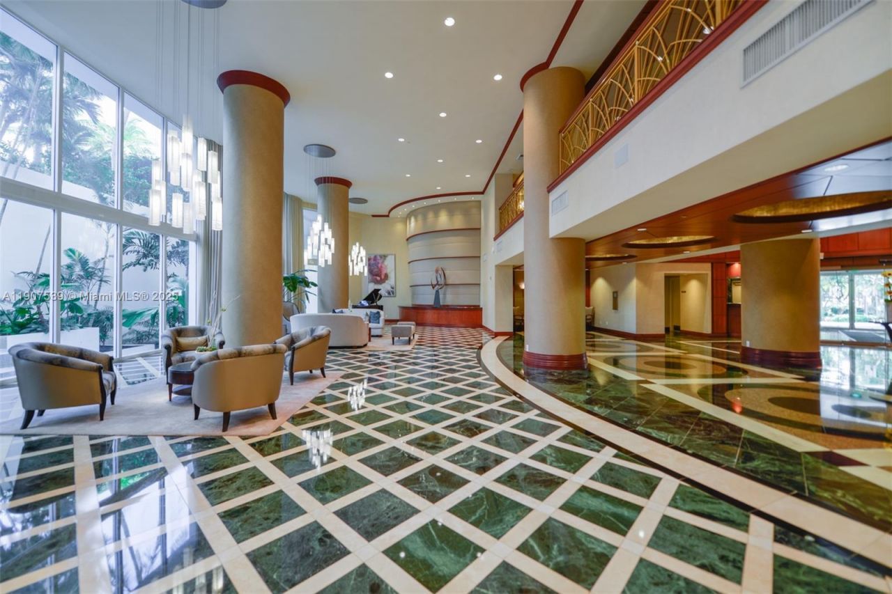 21050 Point Pl, Unit 702, Aventura, FL 33180 Photo