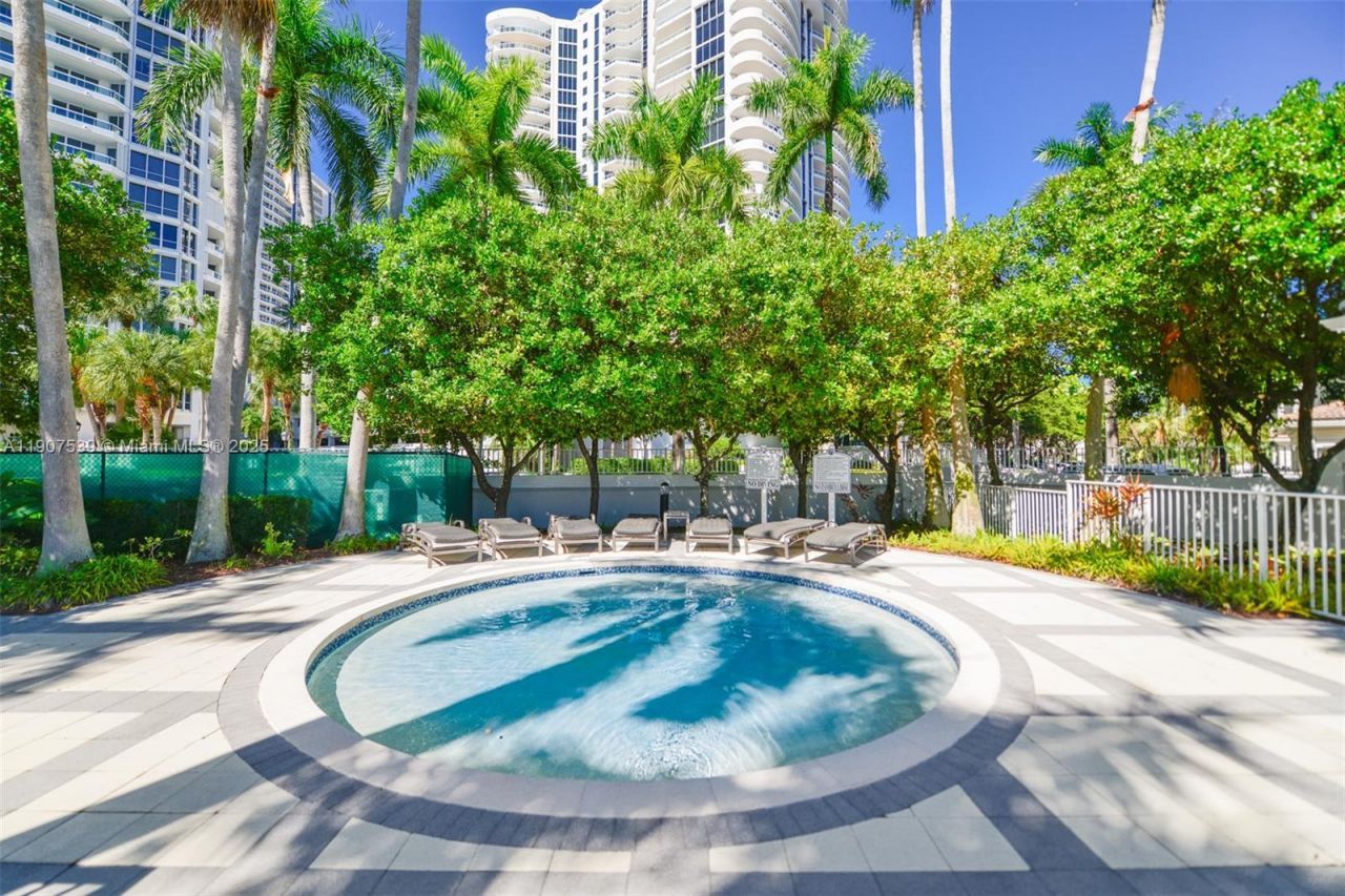 21050 Point Pl, Unit 702, Aventura, FL 33180 Photo