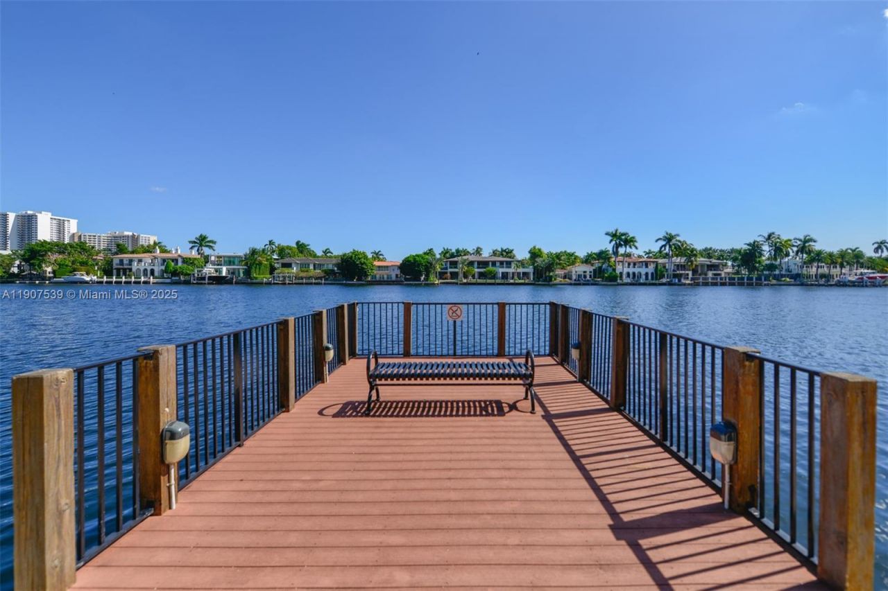 21050 Point Pl, Unit 702, Aventura, FL 33180 Photo