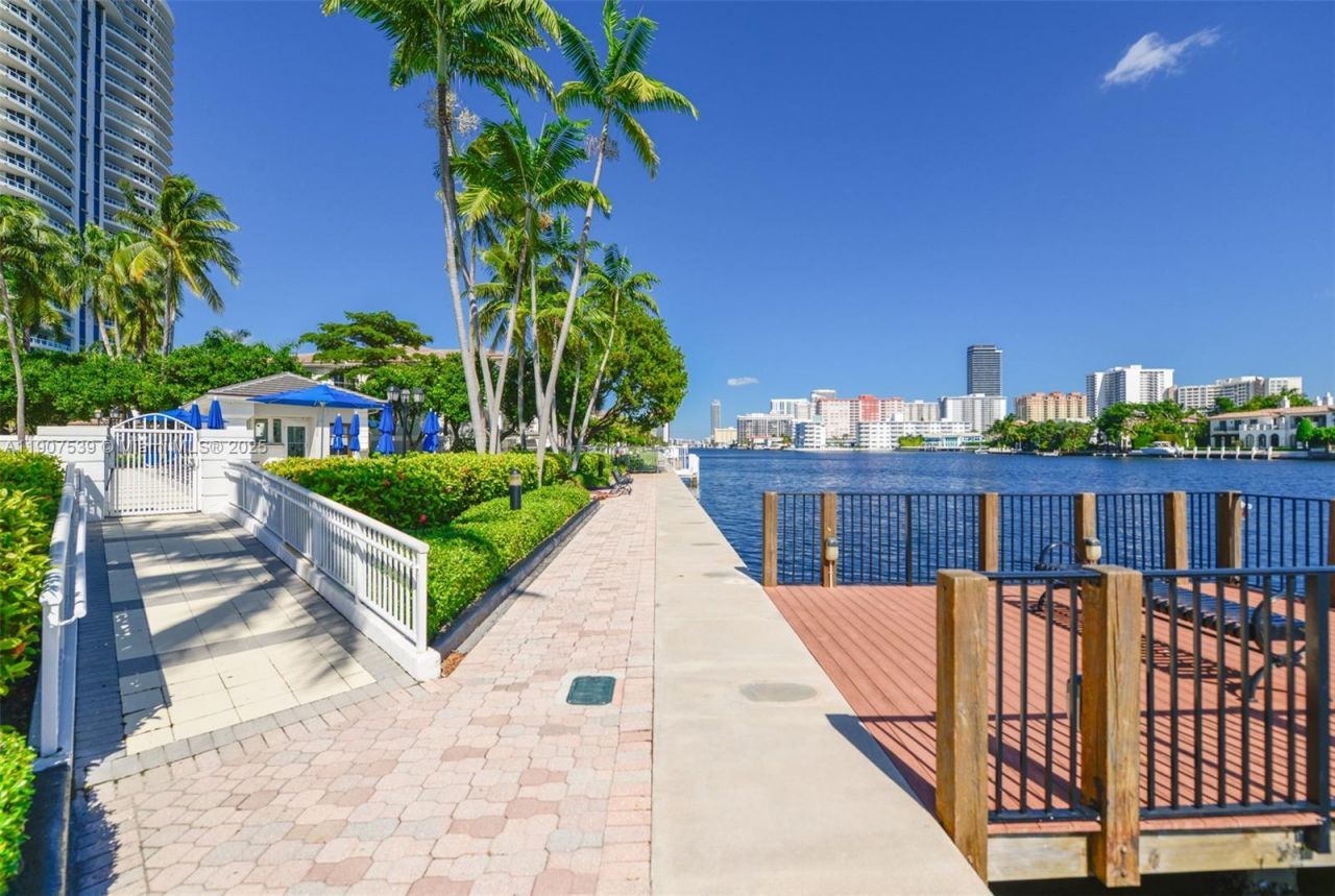 21050 Point Pl, Unit 702, Aventura, FL 33180 Photo