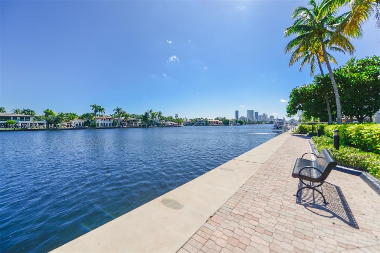 21050 Point Pl, Unit 702, Aventura, FL 33180 Photo
