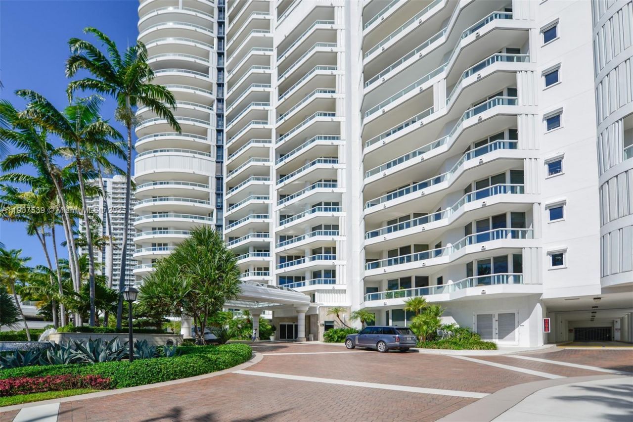 21050 Point Pl, Unit 702, Aventura, FL 33180 Photo