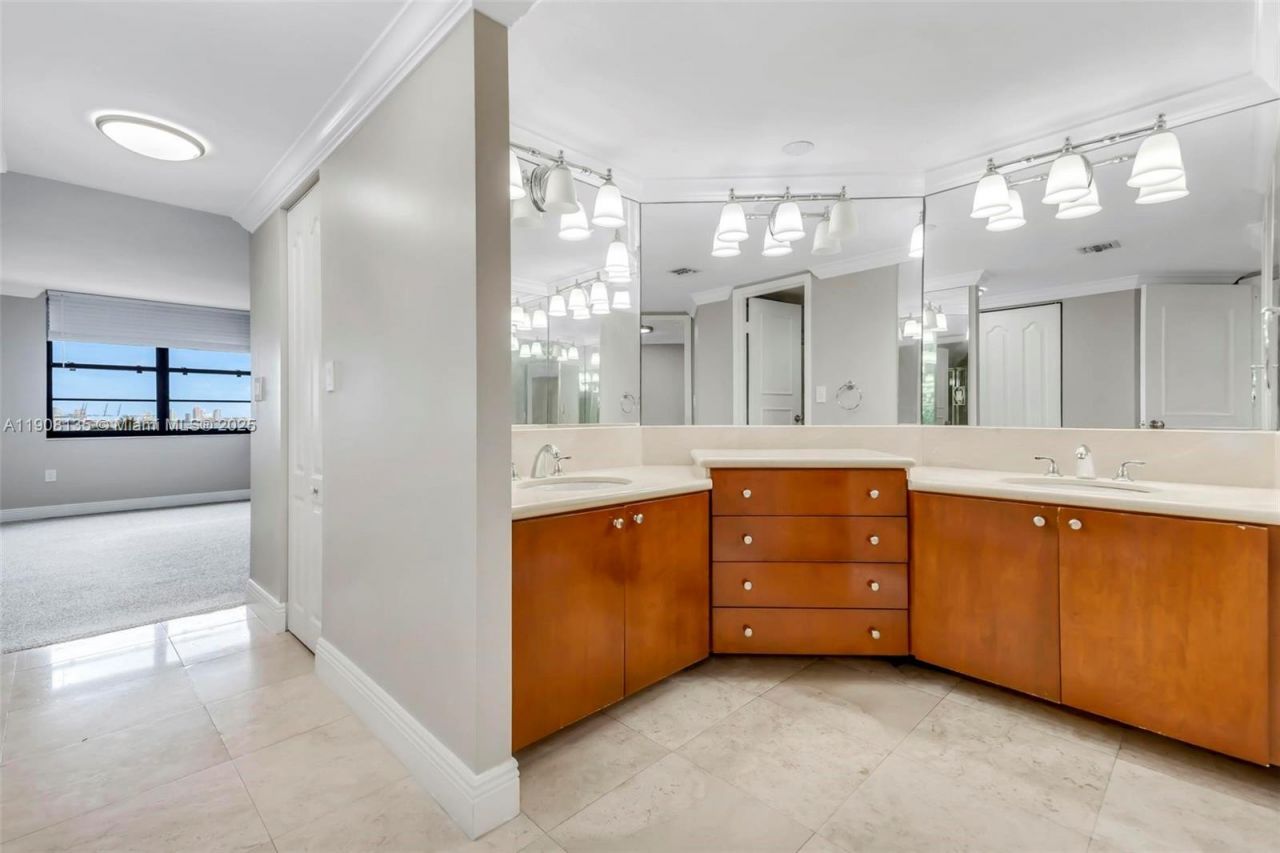 2333 Brickell Ave, Unit 517, Miami, FL 33129 Photo