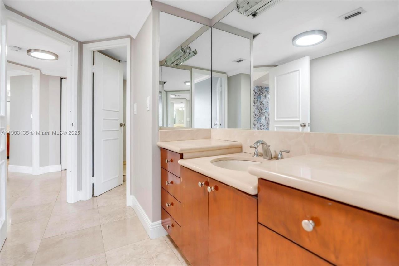 2333 Brickell Ave, Unit 517, Miami, FL 33129 Photo