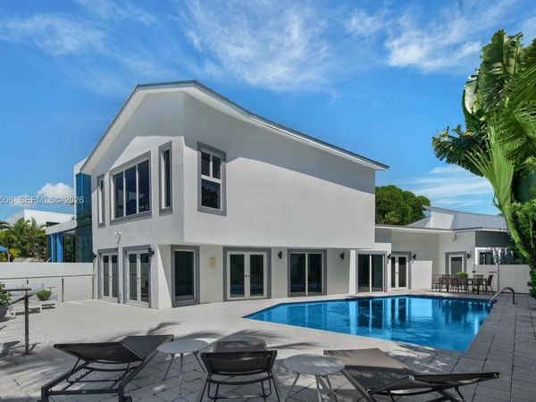 1040 S Shore Dr, Miami Beach, FL 33141