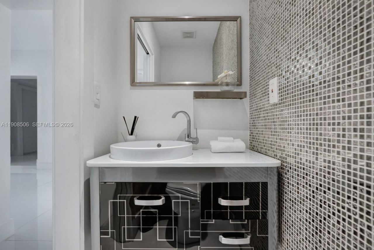 1040 S Shore Dr, Miami Beach, FL 33141 Photo