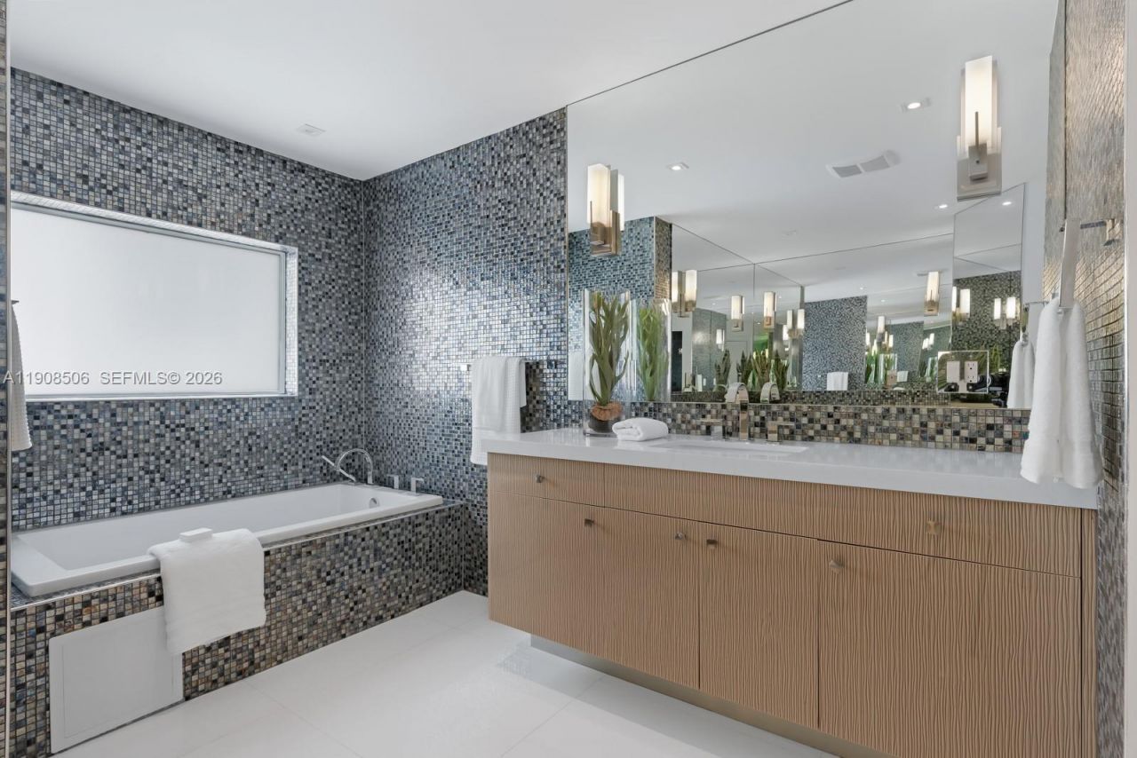 1040 S Shore Dr, Miami Beach, FL 33141 Photo