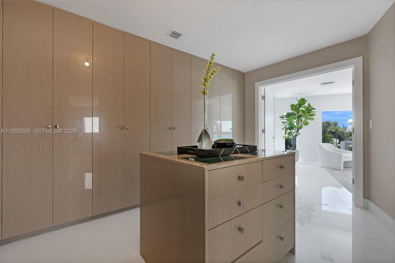 1040 S Shore Dr, Miami Beach, FL 33141 Photo