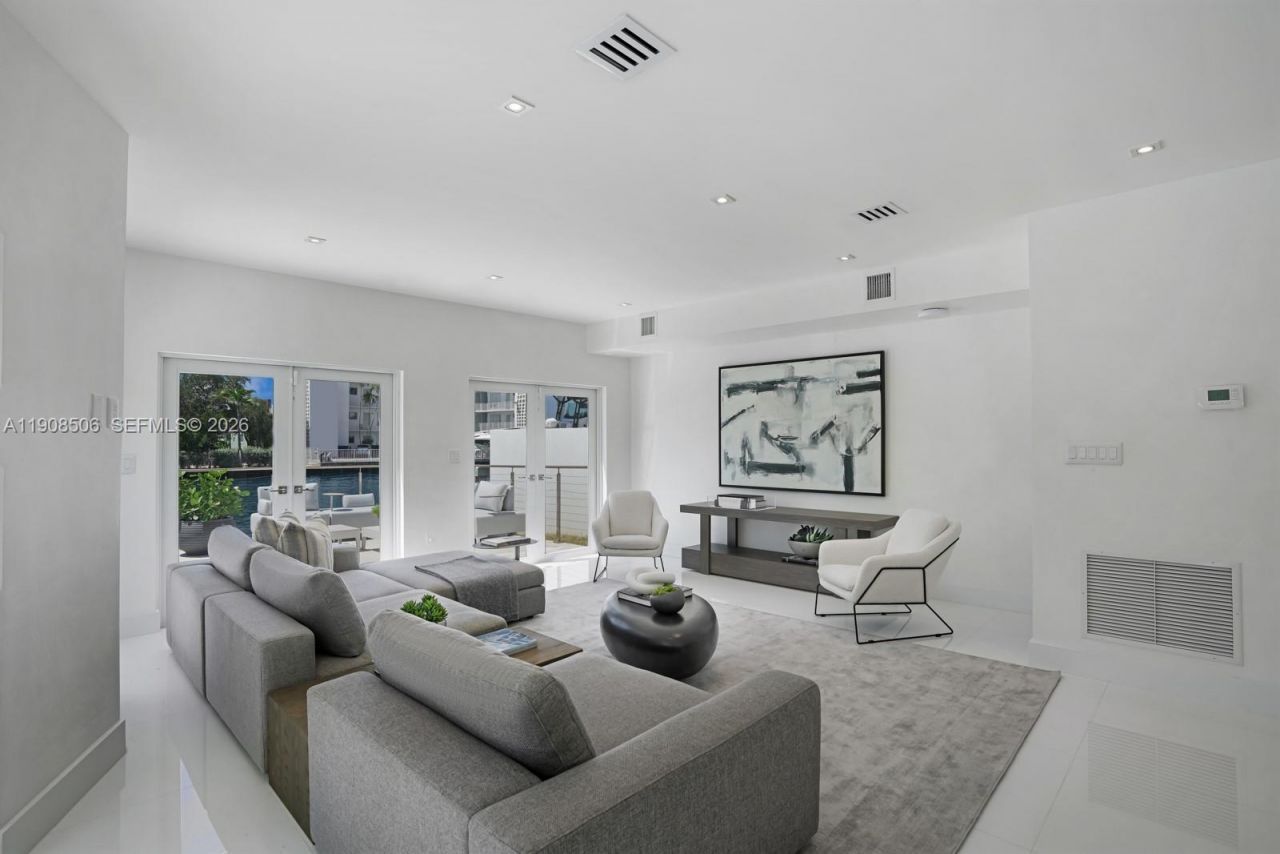 1040 S Shore Dr, Miami Beach, FL 33141 Photo