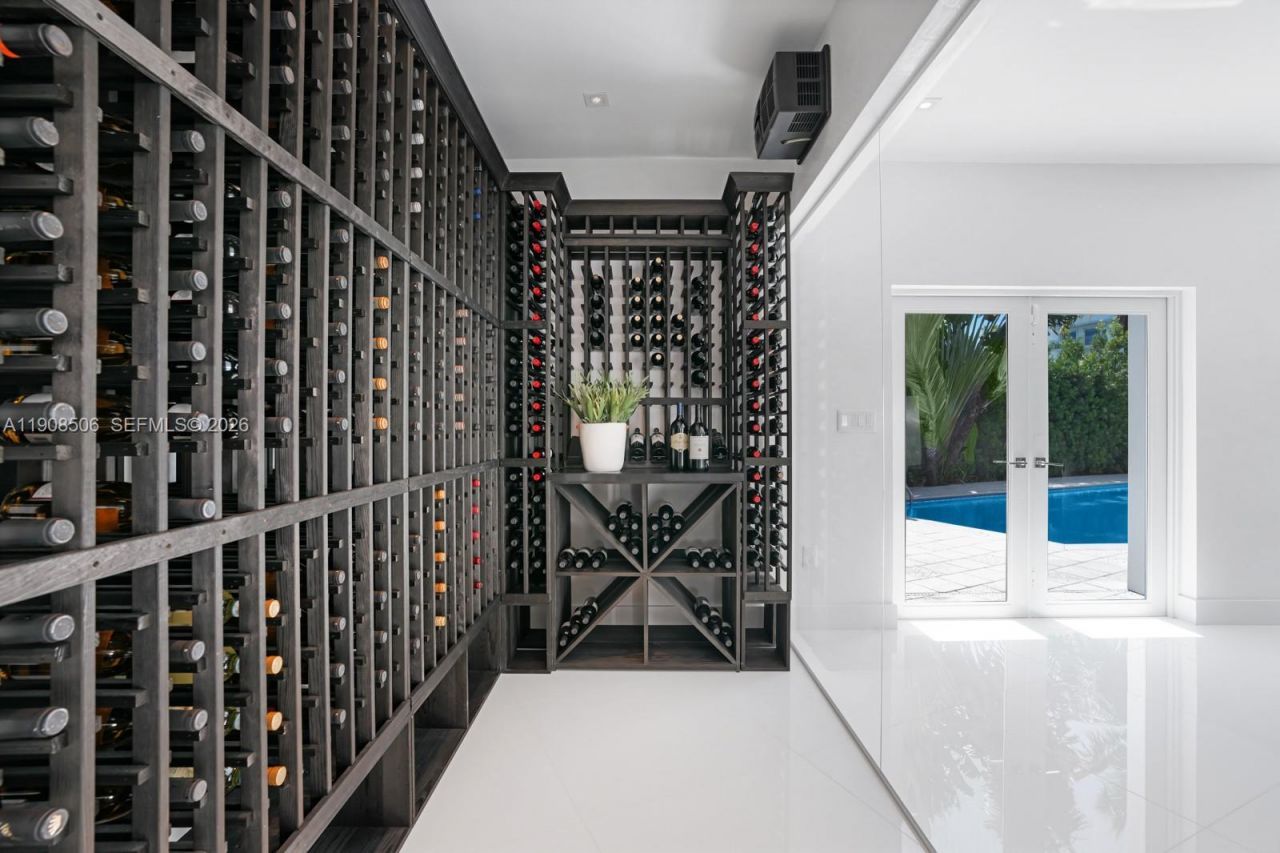 1040 S Shore Dr, Miami Beach, FL 33141 Photo