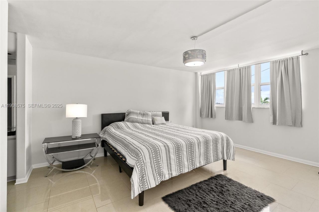 211 S Ocean Dr, Unit 304, Hollywood, FL 33019 Photo