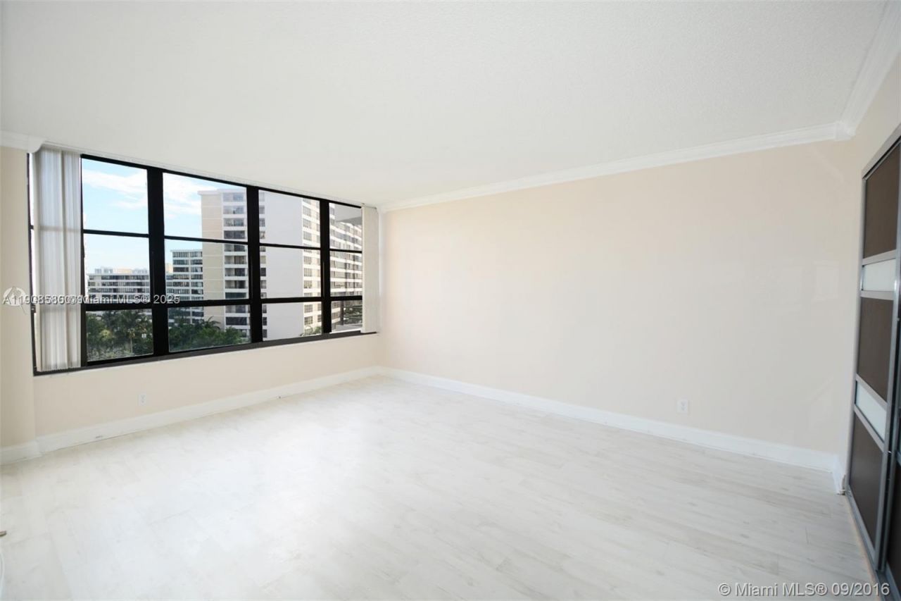 600 Three Islands Blvd, Unit 721, Hallandale Beach, FL 33009 Photo