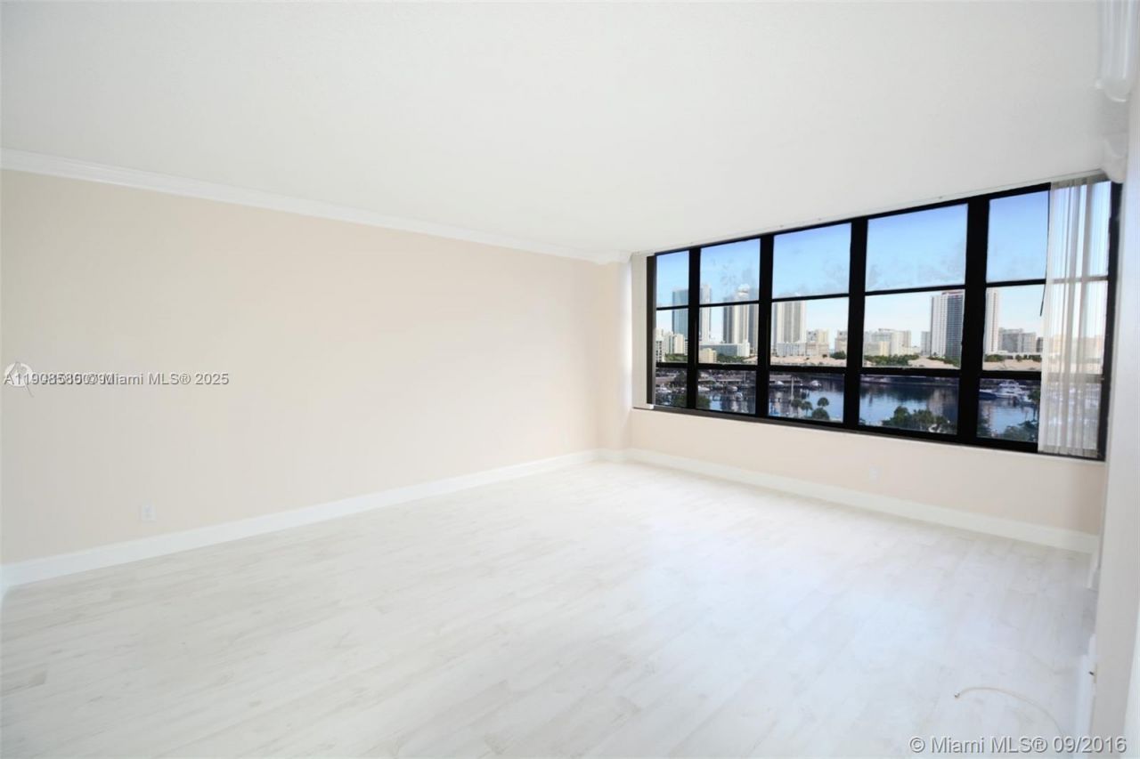 600 Three Islands Blvd, Unit 721, Hallandale Beach, FL 33009 Photo