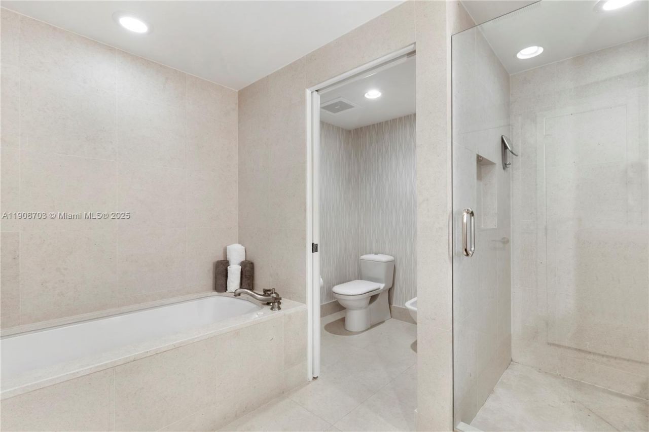 6899 Collins Ave, Unit 1508, Miami Beach, FL 33141 Photo