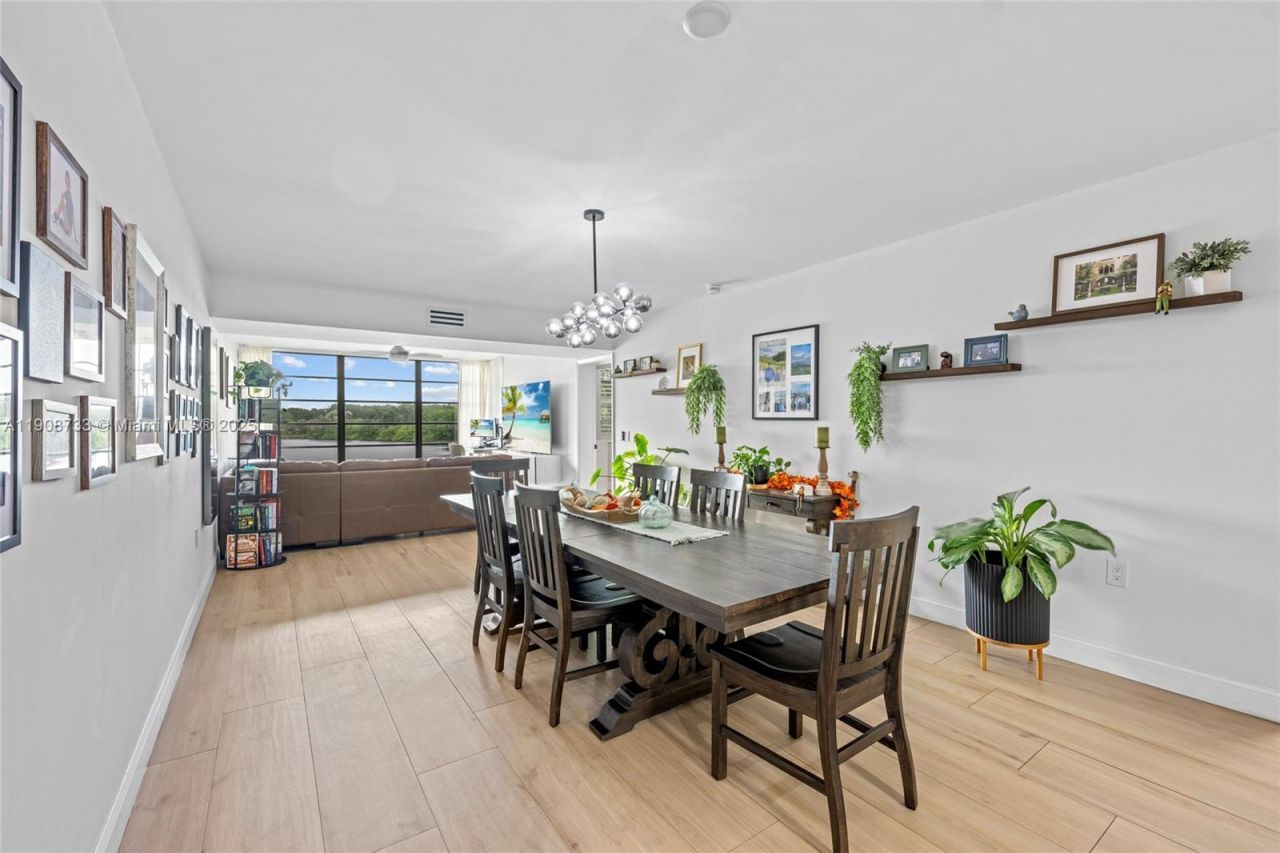 1532 Whitehall Dr, Unit 304, Davie, FL 33324 Photo