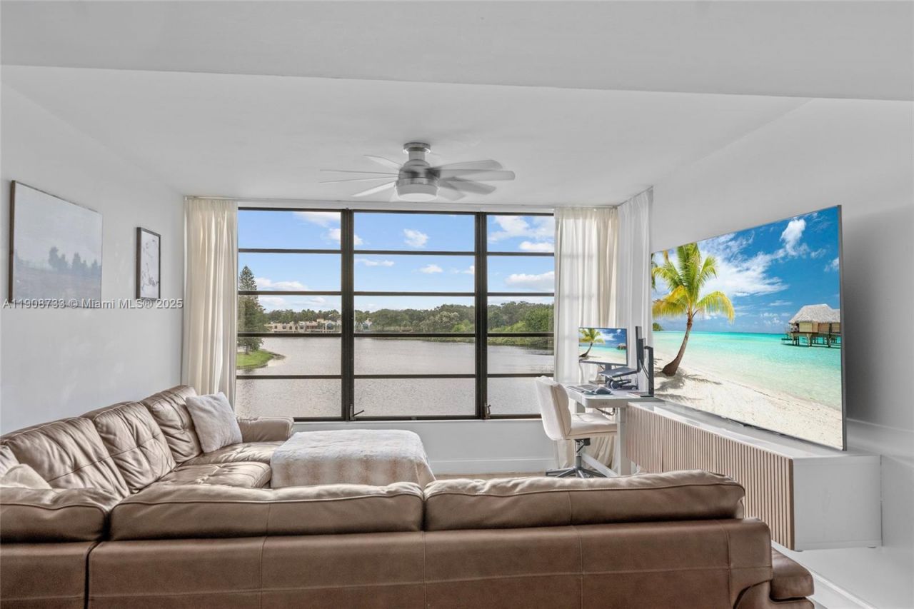 1532 Whitehall Dr, Unit 304, Davie, FL 33324 Photo