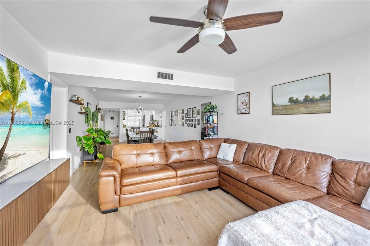 1532 Whitehall Dr, Unit 304, Davie, FL 33324 Photo