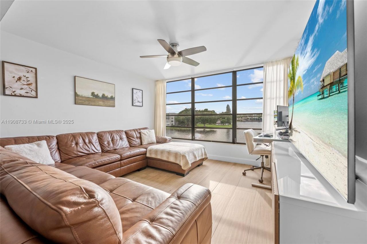 1532 Whitehall Dr, Unit 304, Davie, FL 33324 Photo