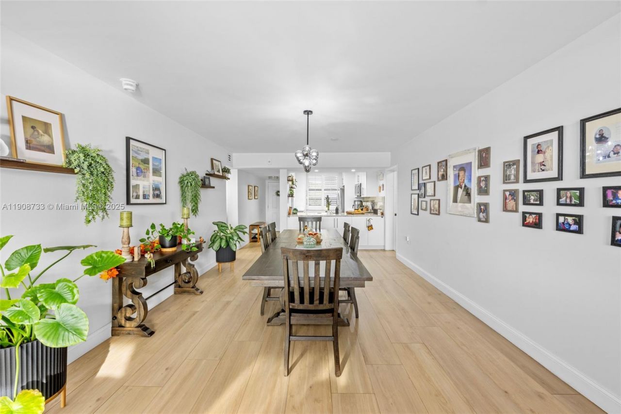 1532 Whitehall Dr, Unit 304, Davie, FL 33324 Photo