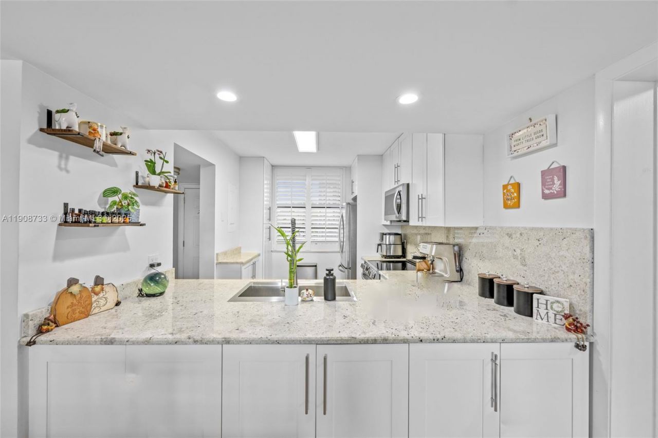 1532 Whitehall Dr, Unit 304, Davie, FL 33324 Photo