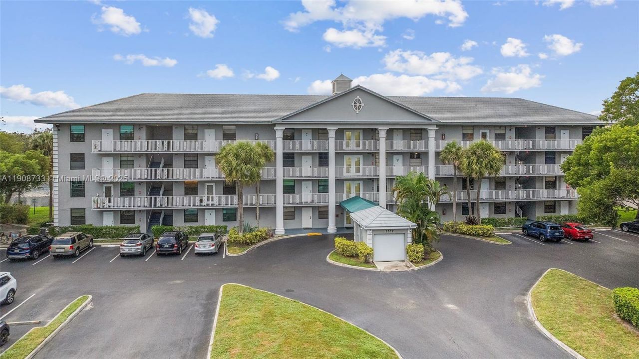 1532 Whitehall Dr, Unit 304, Davie, FL 33324 Photo