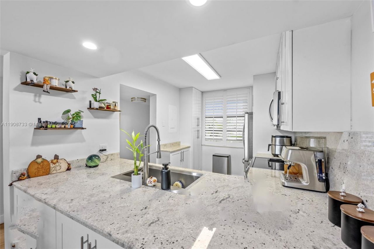 1532 Whitehall Dr, Unit 304, Davie, FL 33324 Photo