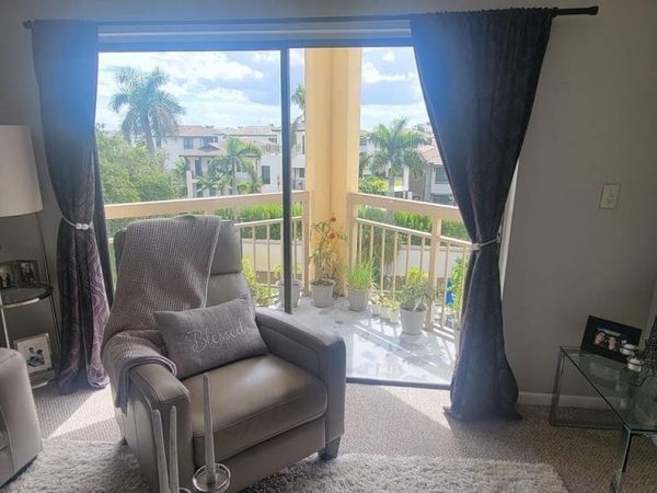 8290 Lake Dr, Unit 426, Doral, FL 33166