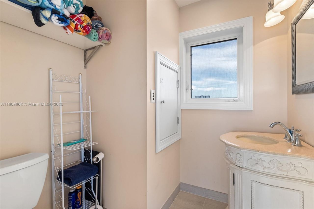 70 Bay Colony Ln, Fort Lauderdale, FL 33308 Photo