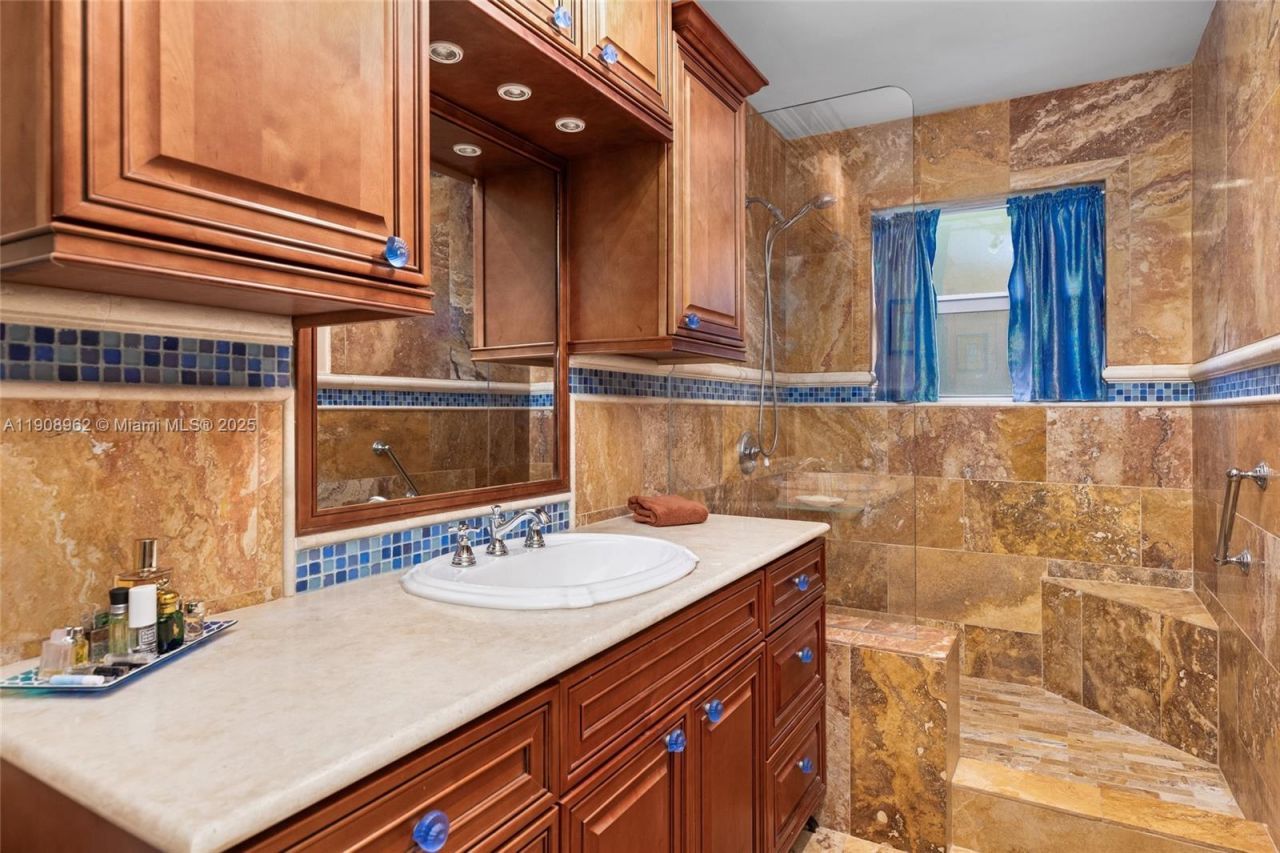 70 Bay Colony Ln, Fort Lauderdale, FL 33308 Photo