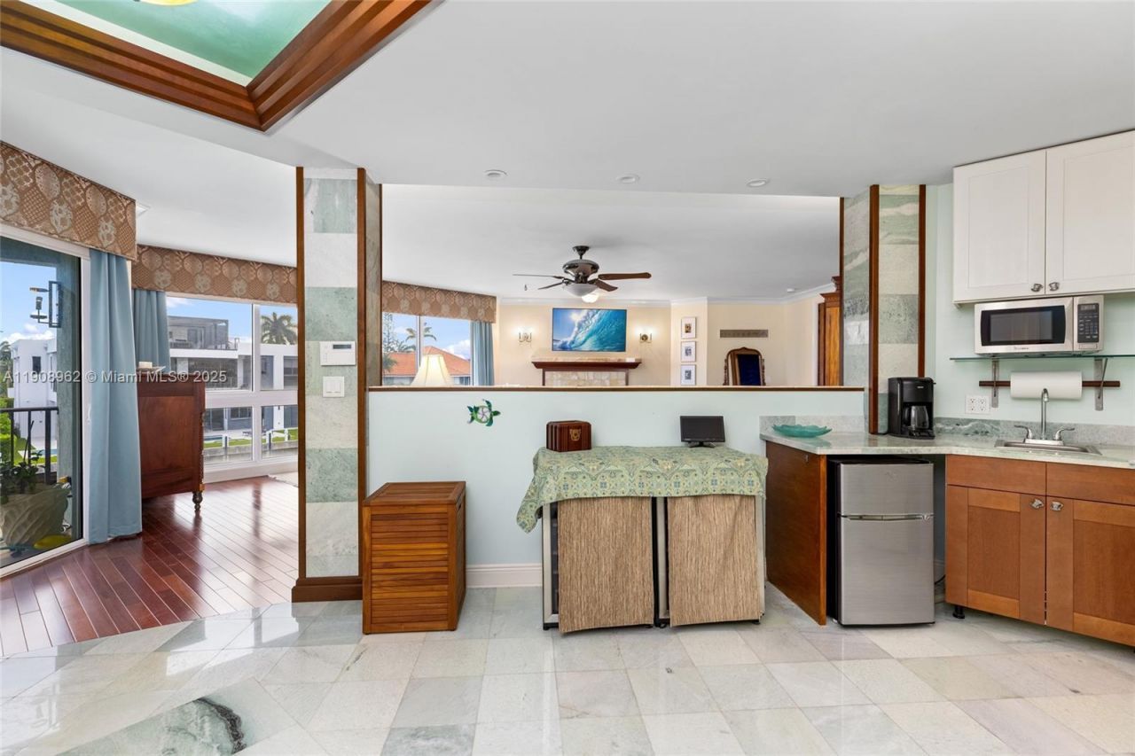 70 Bay Colony Ln, Fort Lauderdale, FL 33308 Photo