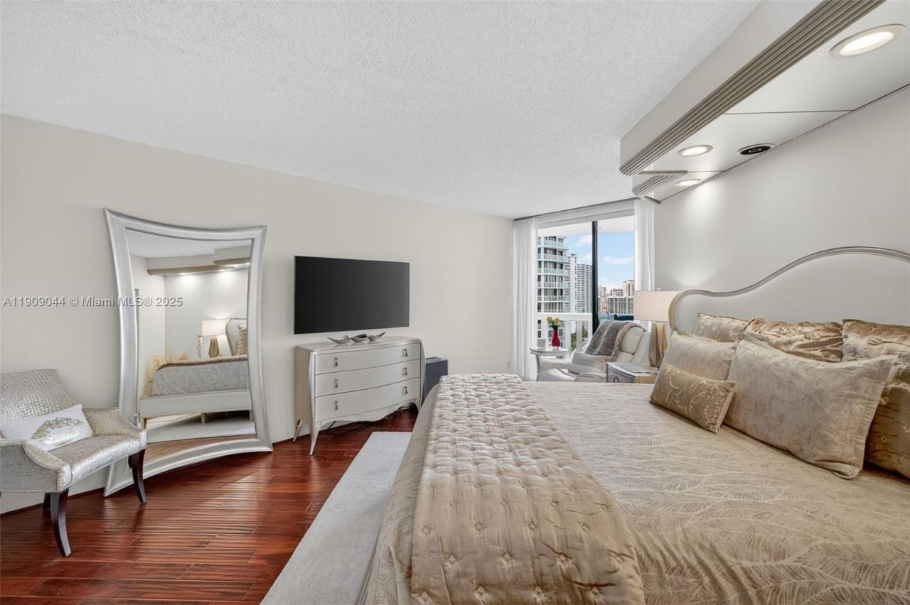 3000 Island Blvd, Unit 1904, Aventura, FL 33160 Photo