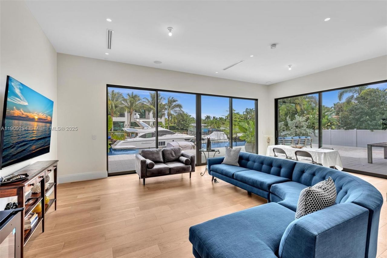 13045 Coronado Ter, North Miami, FL 33181 Photo