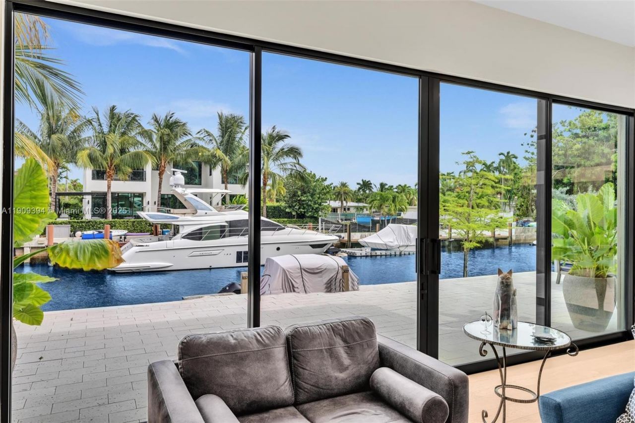 13045 Coronado Ter, North Miami, FL 33181 Photo