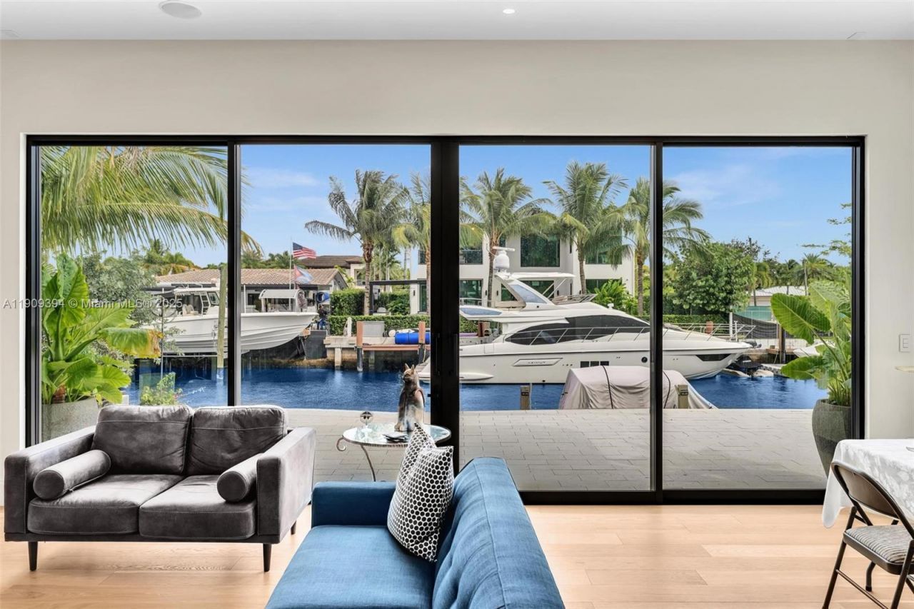 13045 Coronado Ter, North Miami, FL 33181 Photo