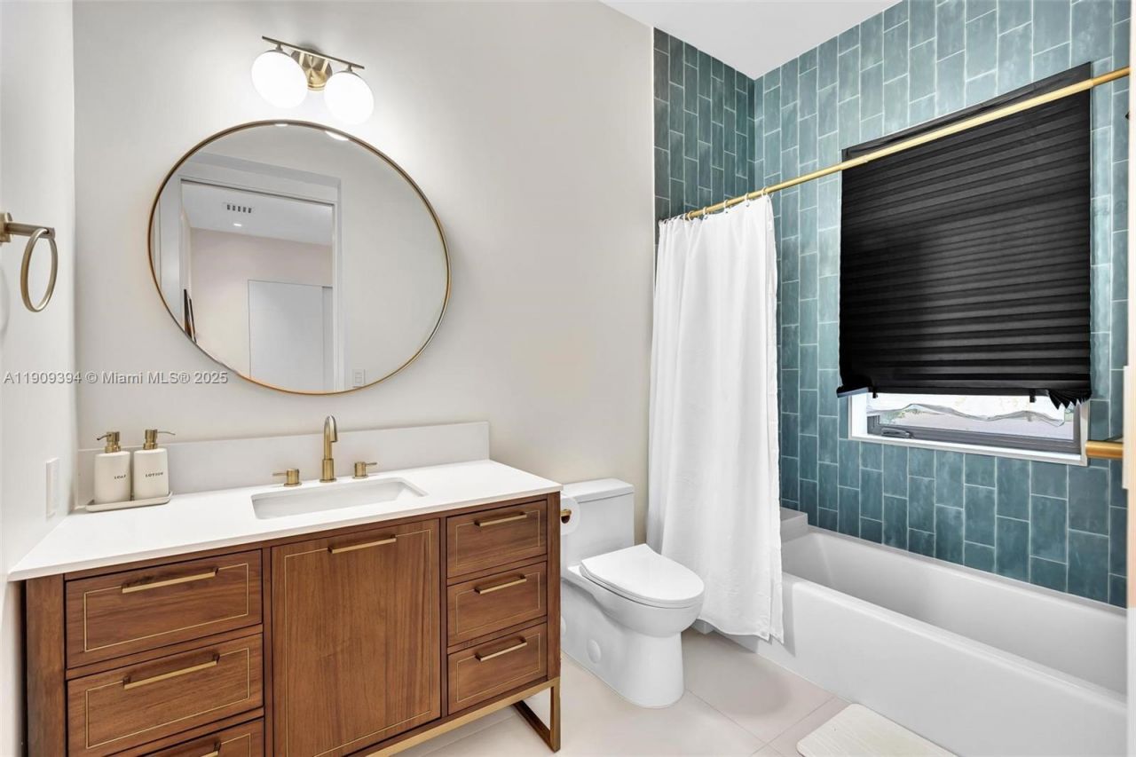 13045 Coronado Ter, North Miami, FL 33181 Photo