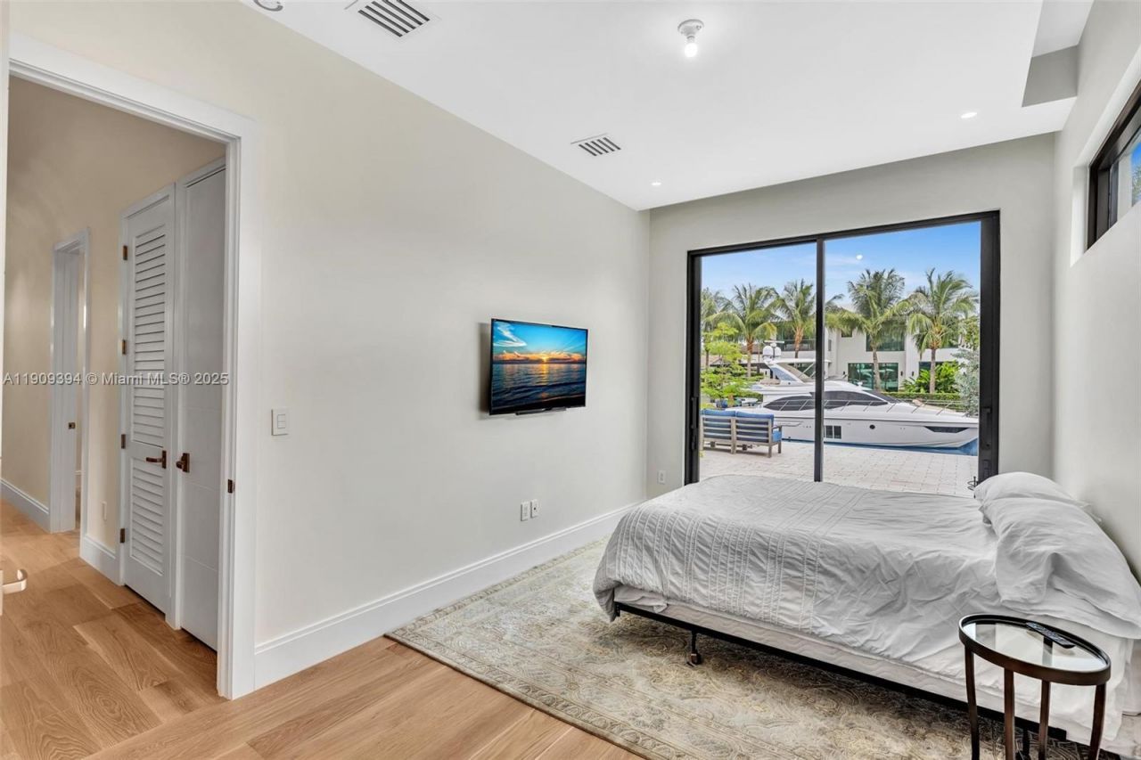 13045 Coronado Ter, North Miami, FL 33181 Photo