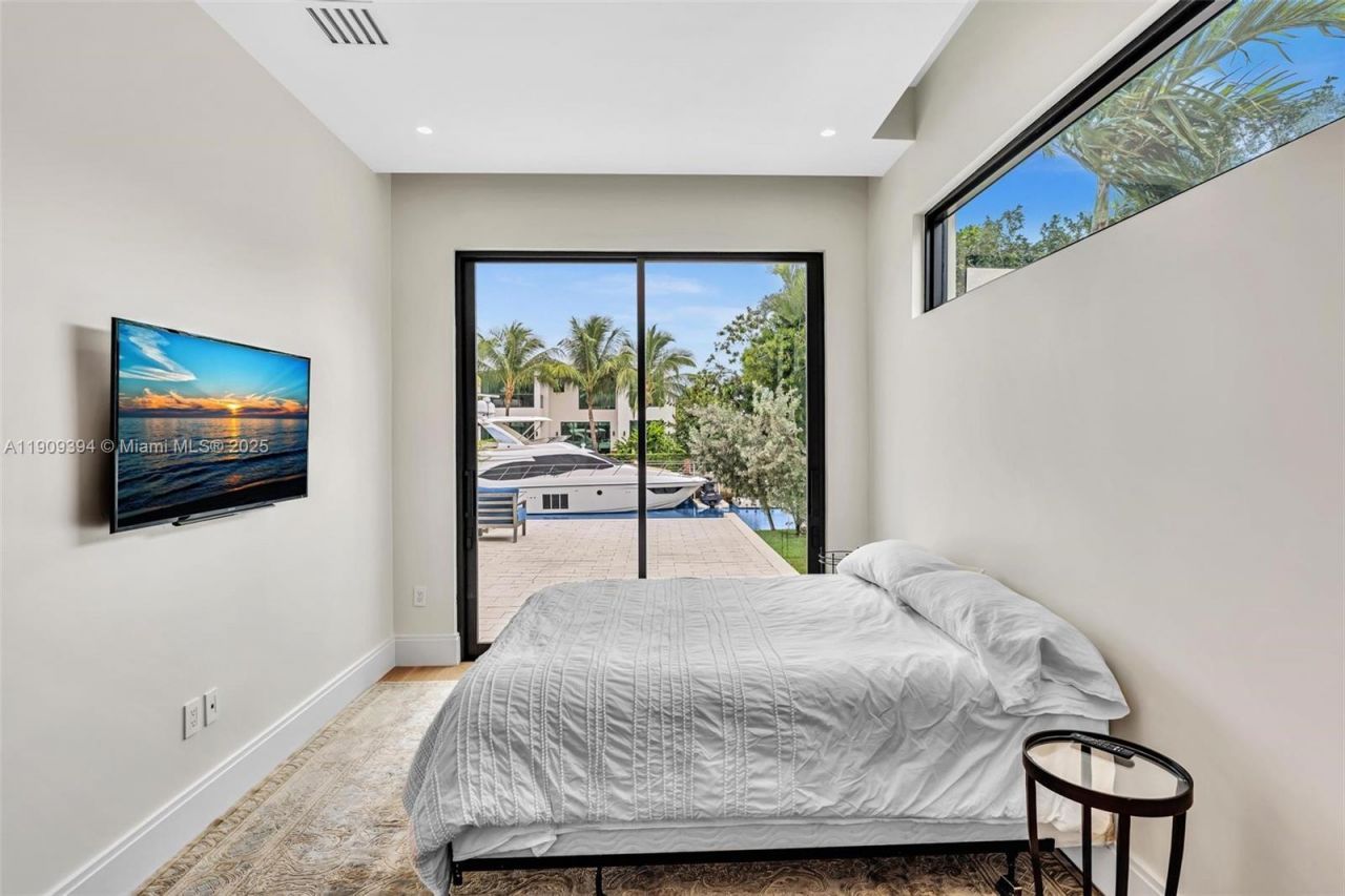 13045 Coronado Ter, North Miami, FL 33181 Photo