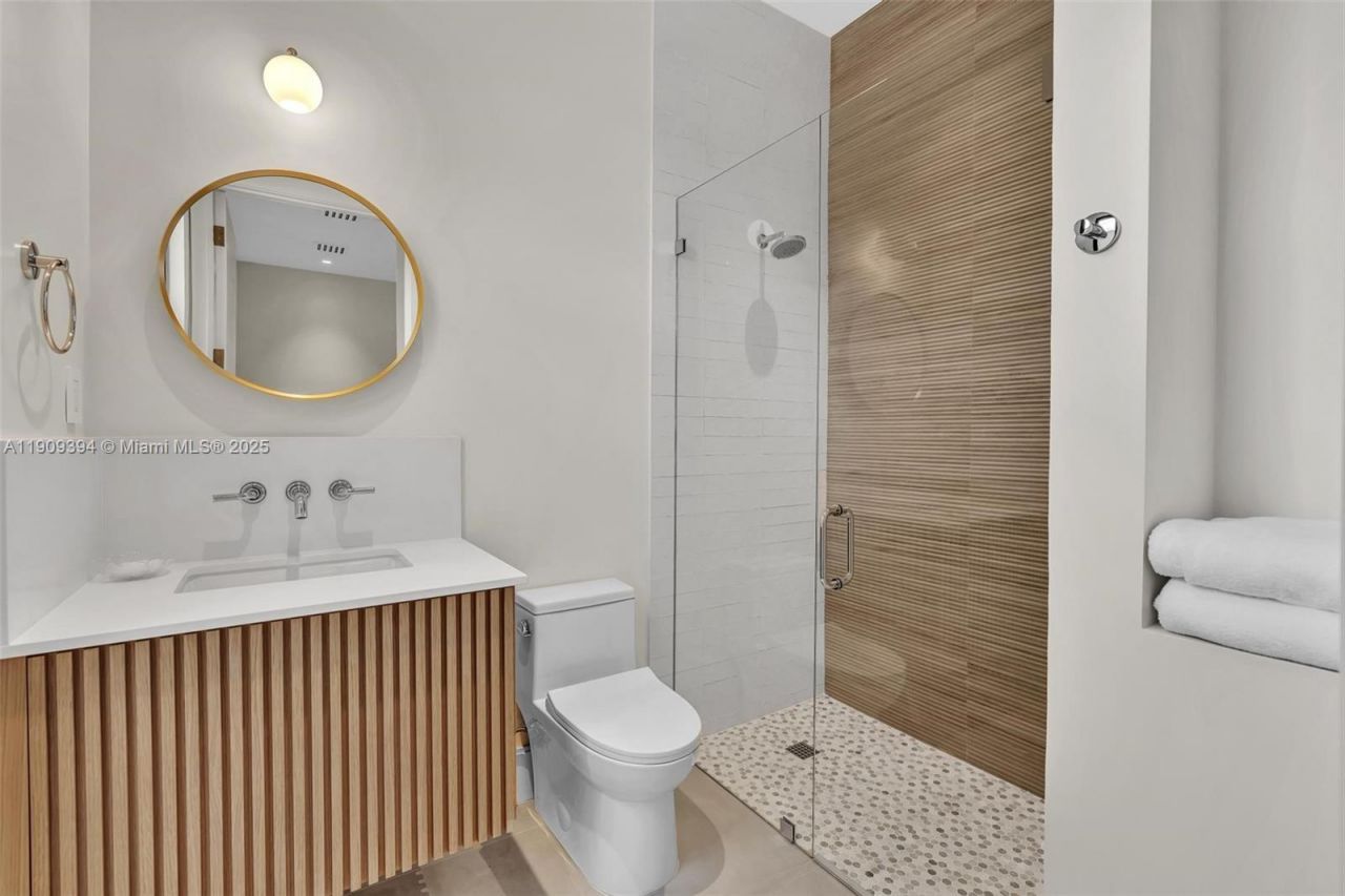 13045 Coronado Ter, North Miami, FL 33181 Photo