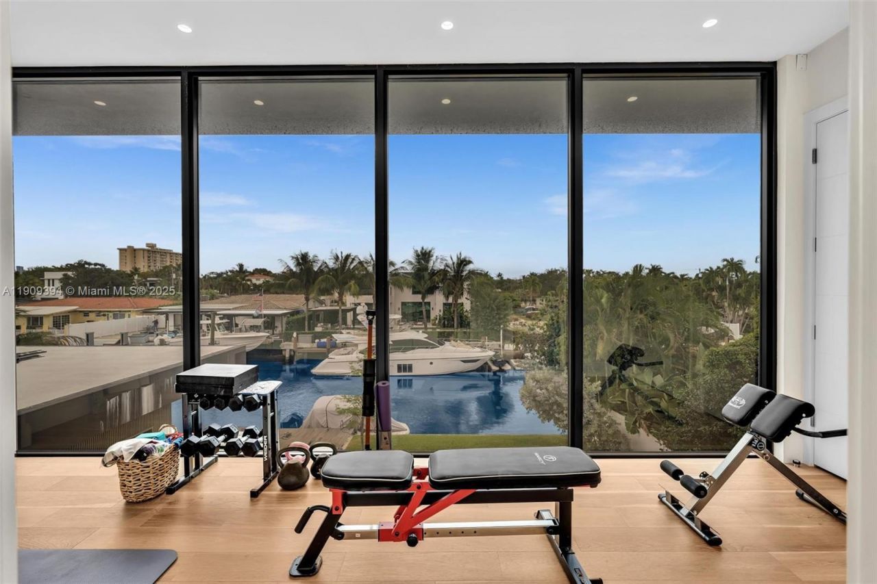 13045 Coronado Ter, North Miami, FL 33181 Photo