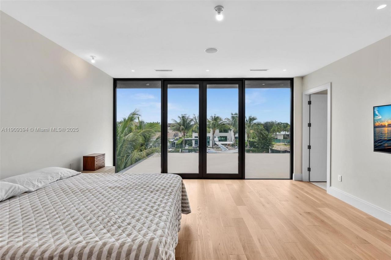 13045 Coronado Ter, North Miami, FL 33181 Photo