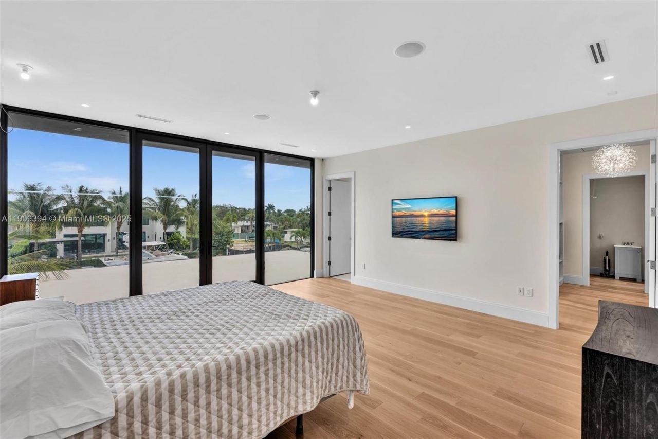 13045 Coronado Ter, North Miami, FL 33181 Photo