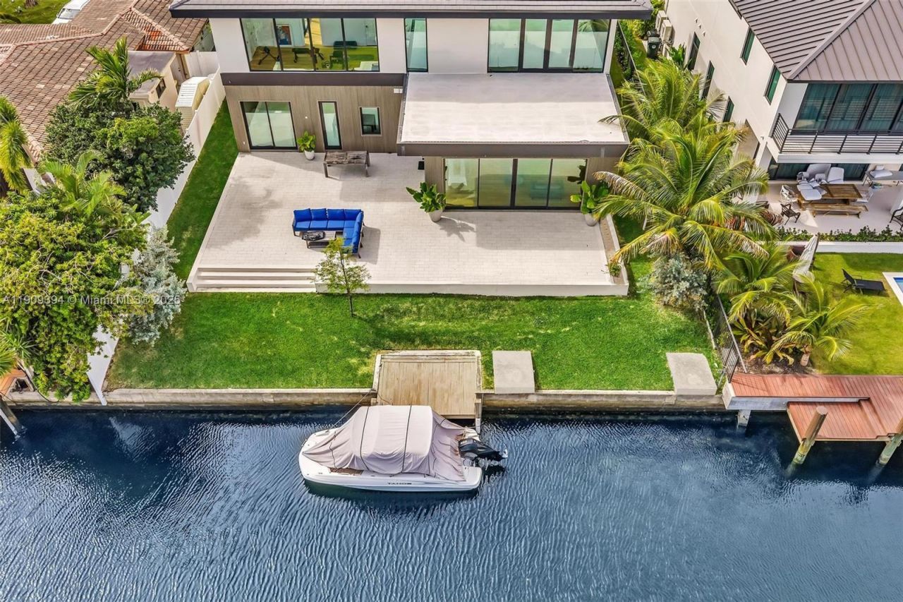 13045 Coronado Ter, North Miami, FL 33181 Photo