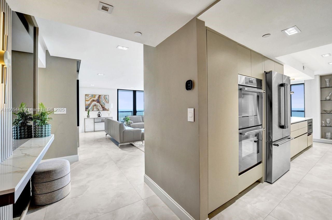 19667 Turnberry Way, Unit 27J, Aventura, FL 33180 Photo