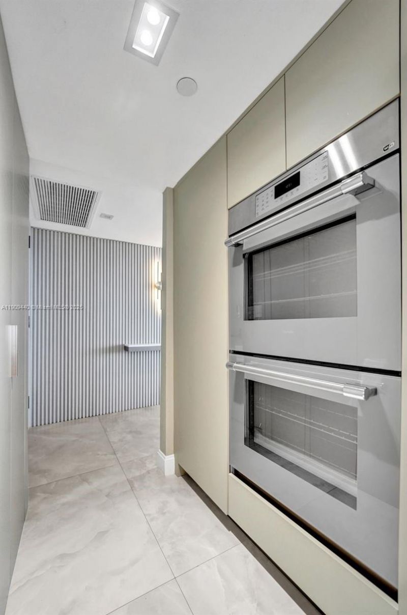 19667 Turnberry Way, Unit 27J, Aventura, FL 33180 Photo