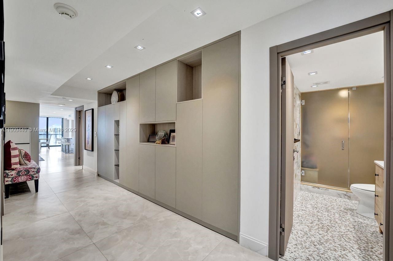 19667 Turnberry Way, Unit 27J, Aventura, FL 33180 Photo