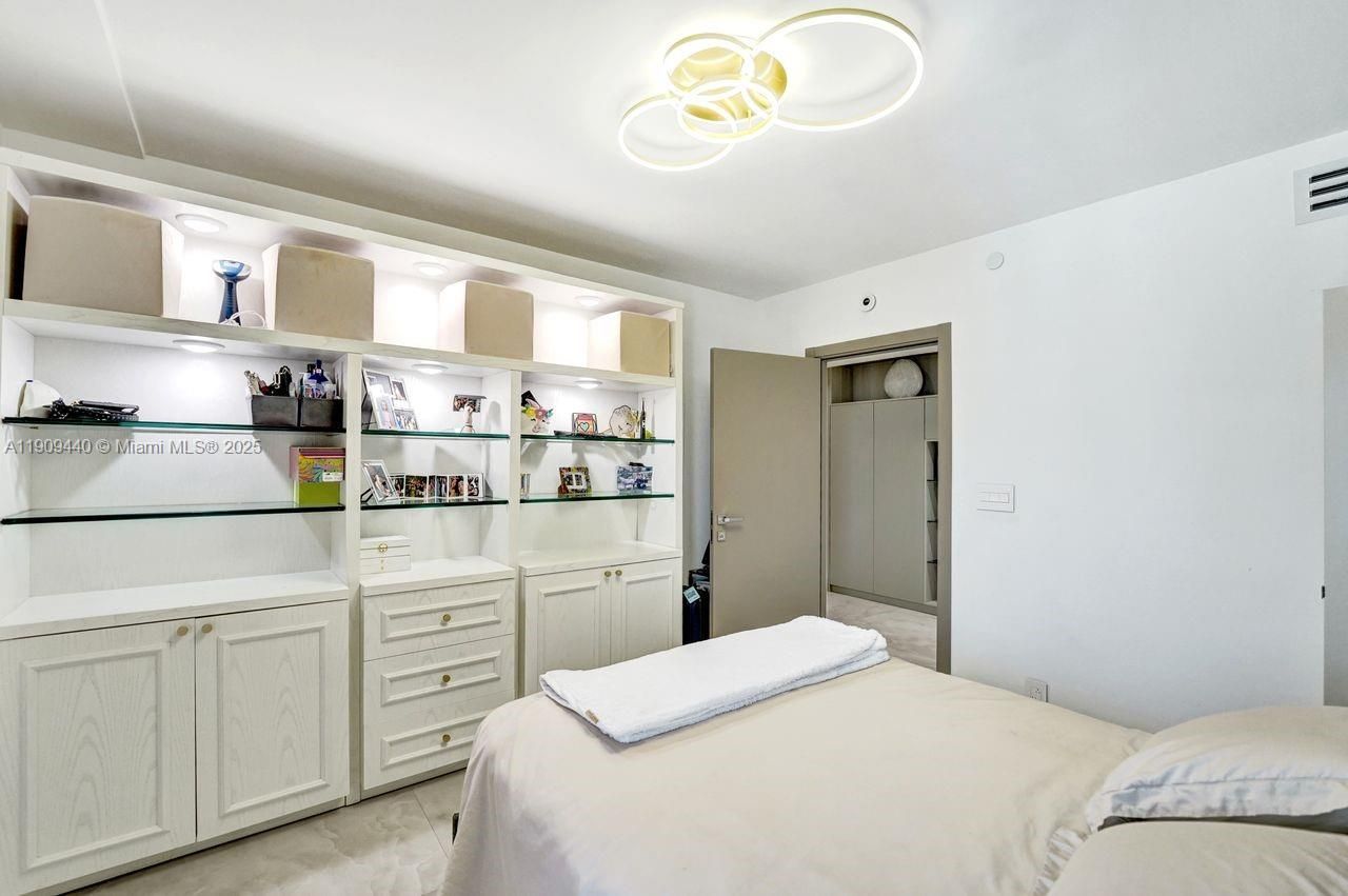 19667 Turnberry Way, Unit 27J, Aventura, FL 33180 Photo